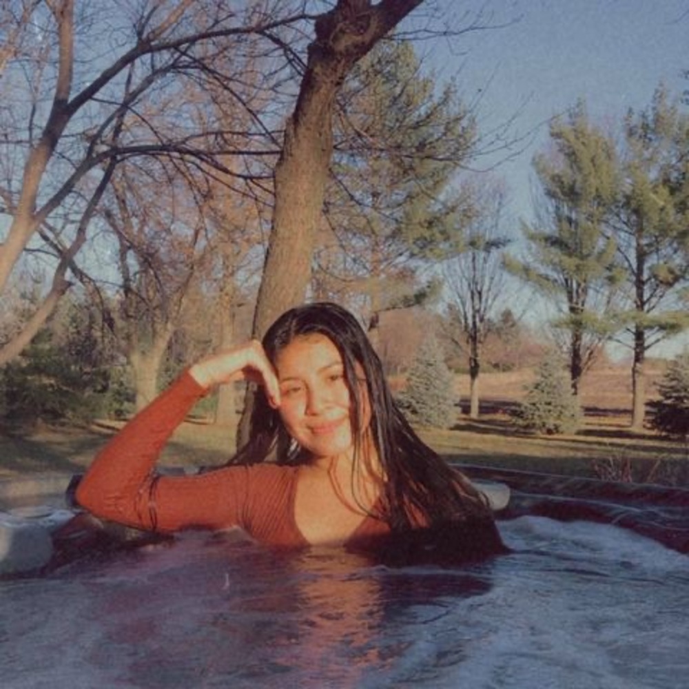 Meet your Posher, Yessenia